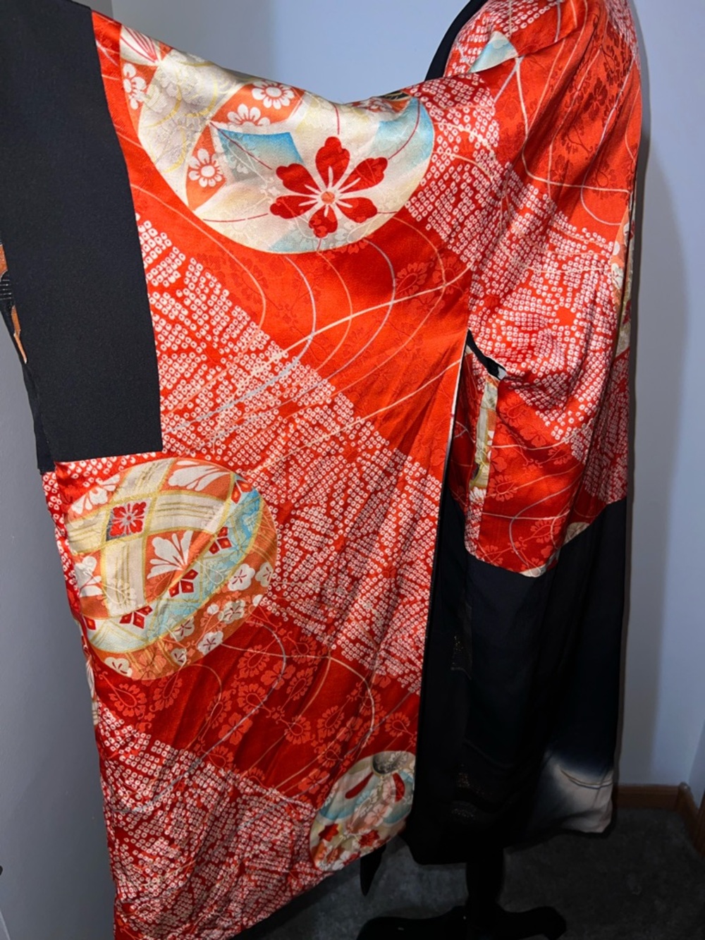 Vintage Japanese Silk Kurotomesode Kimono Hand Painted Floral Gold Embroidery - Picture 14 of 16